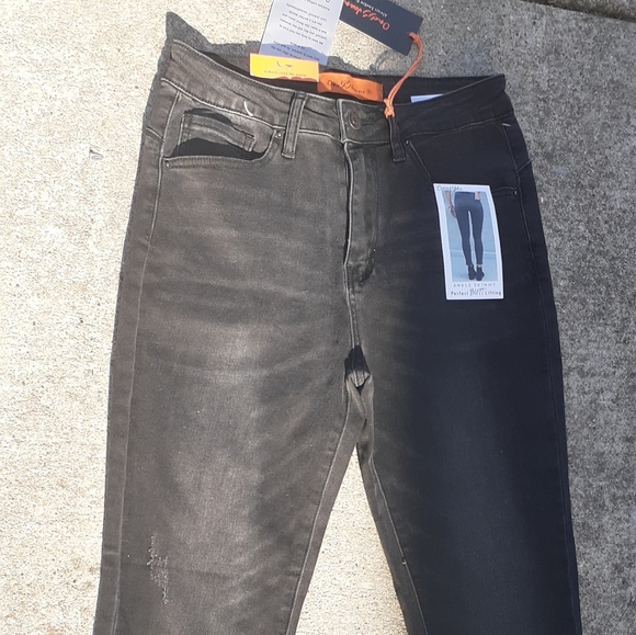 One 53 Jean's Butt lifting curved Yolk NWT 26X27 - Picture 2 of 5